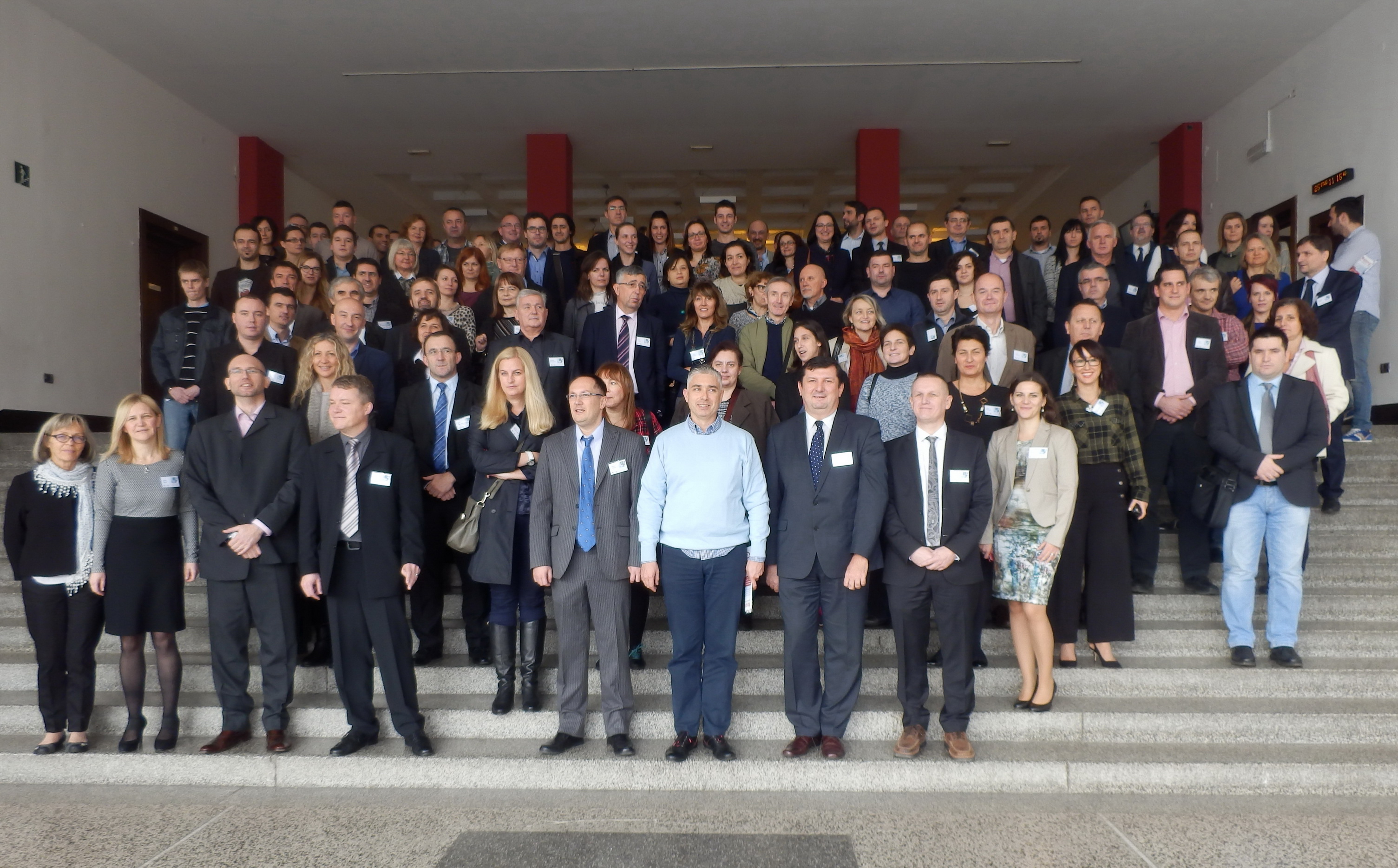 Slika prikazuje zajedničku fotografiju učesnika konferencije Dani IPP-a 2016.